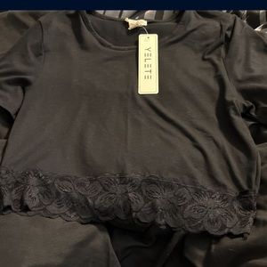 Size large brand is yelete and the color is black